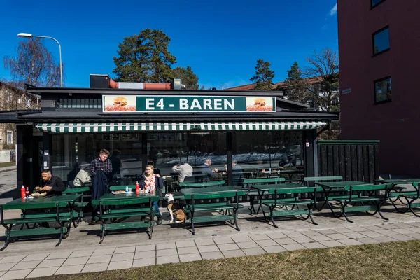 Estocolmo Suécia Restaurante Baren Bairro Solberga Dia Ensolarado — Fotografia de Stock
