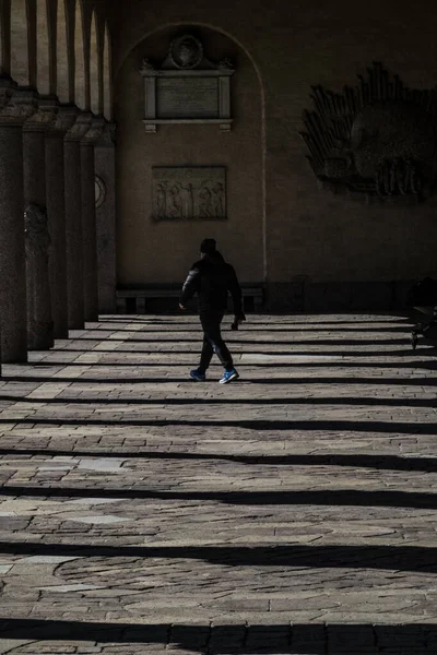 Stockholm Sweden People Walking Strong Sunlight Shadows City Hall — Stock Photo, Image