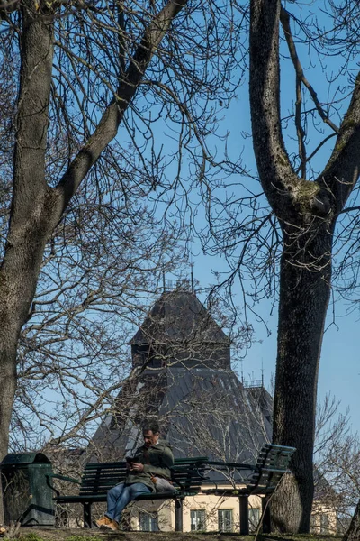 Stockholm Švédsko Muž Sedí Lavičce Parku Sofia Sodermalm — Stock fotografie