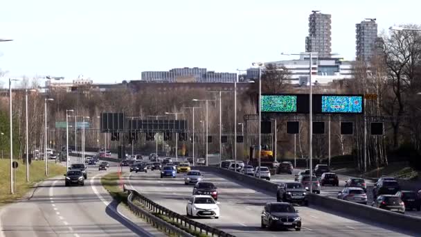 瑞典斯德哥尔摩镇北部E4公路交通情况 — 图库视频影像