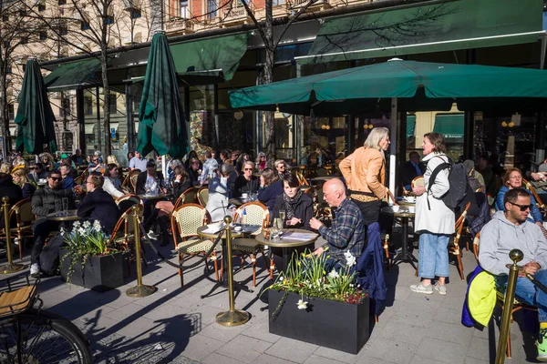 Stockholm Suède Les Gens Assis Dans Restaurant Plein Air Dans — Photo