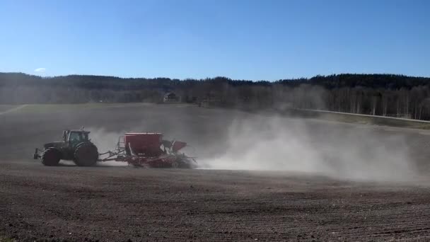 Ekholmen Schweden Ein Traktor Pflügt Frühjahr Ein Feld — Stockvideo