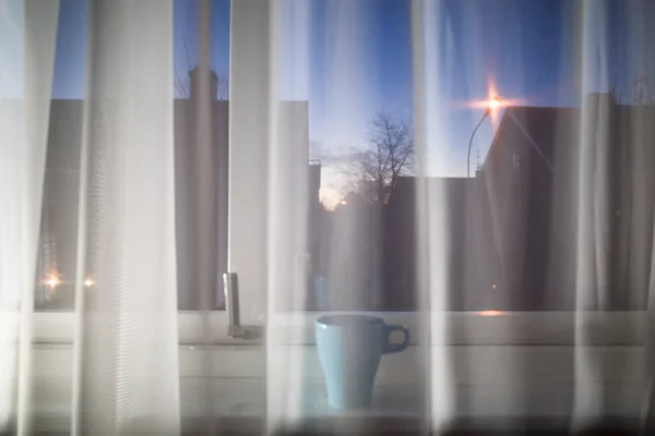 Vanersborg Schweden Eine Kaffeetasse Auf Dem Fensterbrett Eines Hotelzimmerfensters Der — Stockfoto