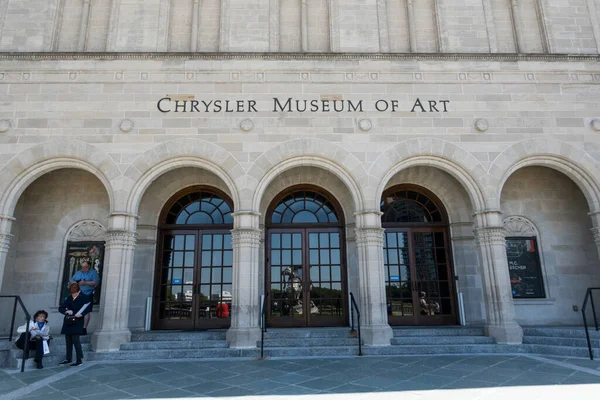 Norfolk, Virginia, ABD Chrysler Sanat Müzesinin dış girişi.