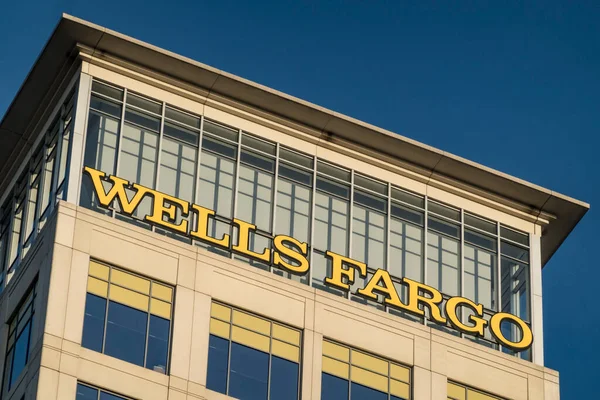 Norfolk Virginia Abd Wells Fargo Bankası Şehir Merkezindeki Bir Binada — Stok fotoğraf