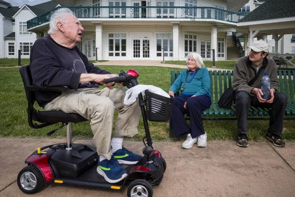 Solomons Maryland Senior Man Sits Outdoors Electric Wheelchair Chats His — Fotografia de Stock