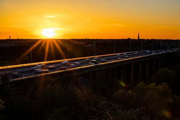Stockholm Schweden Verkehr Bei Sonnenuntergang Auf Der Autobahn Essingeleden — Stockfoto