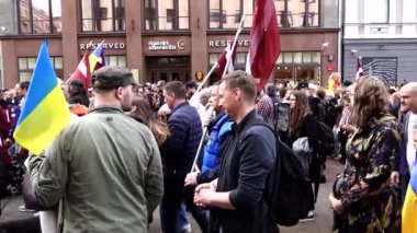 Riga, Letonya Şehir merkezinde Ukrayna yanlısı bir gösteri.  