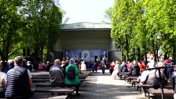 Riga Lettland Musikalisk Och Teatralisk Dansföreställning Stadspark Och Publik — Stockvideo