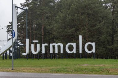 Riga, Letonya, Jurmala için bir işaret, banliyö için bir kuyu.