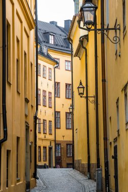 Stockholm, İsveç Gamla Stanor Old Town 'daki Bolhusgrand' ın dar sokakları.