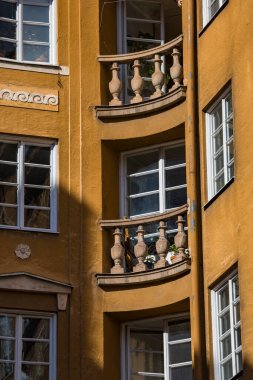 Stockholm, İsveç Jakob Westinsgatan 'daki balkonlar.