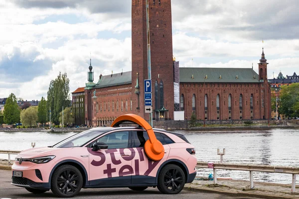 Stoccolma Svezia Auto Marca Con Cuffie Rappresenta Società Storytel App — Foto Stock
