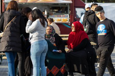 Stockholm, İsveç katılımcıları Spanga banliyösündeki Jarvaveckan siyasi mitinginde.