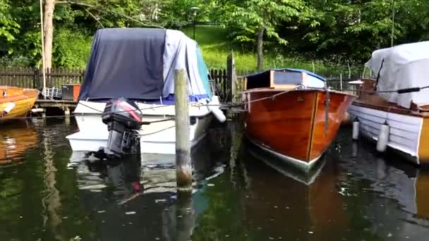 Estocolmo Suecia Barcos Madera Canal Palsundet Sodermalm — Vídeos de Stock