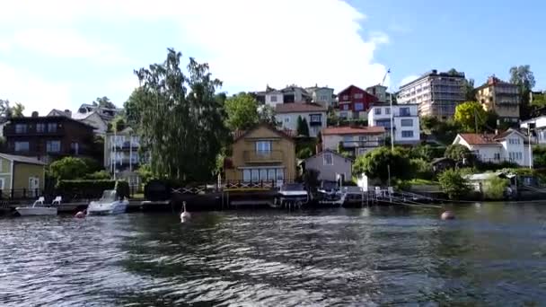 Stockholm Sveç Evleri Malarhojden Bölgesinde Malaren Gölü Kıyısında — Stok video