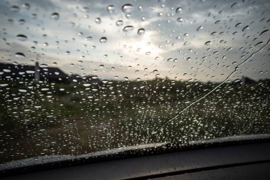 Hirtshals, Denamrk Yağmur arabanın ön camında