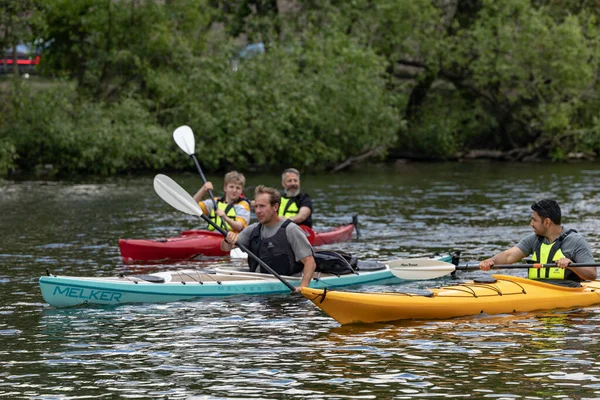 Estocolmo Suecia Grupo Kayakistas Canal Del Centro Llamado Barnhusviken —  Fotos de Stock