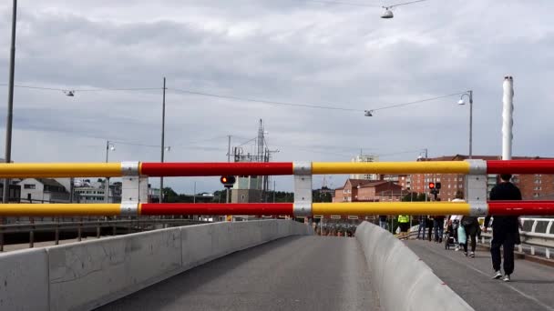 Estocolmo Suecia Puente Liljeholmen Hornstull Eleva Baja — Vídeo de stock