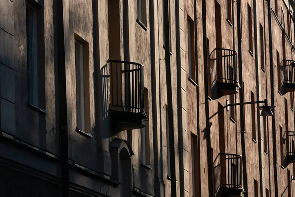 Estocolmo Suecia Una Fachada Grubbens Gata Kungsholmen Con Balcones Ventanas —  Fotos de Stock