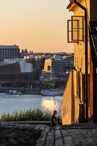 Стокгольм Швеция Люди Пешеходной Дорожке Монтелюсваген Видом Город — стоковое фото