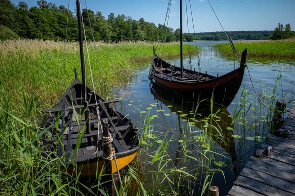 Birka, İsveç Birka limanındaki eski Viking dönemi teknelerinin kopyaları.
