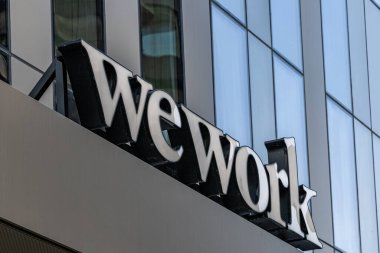 Stockholm, İsveç Şehir merkezindeki Wework logosu.