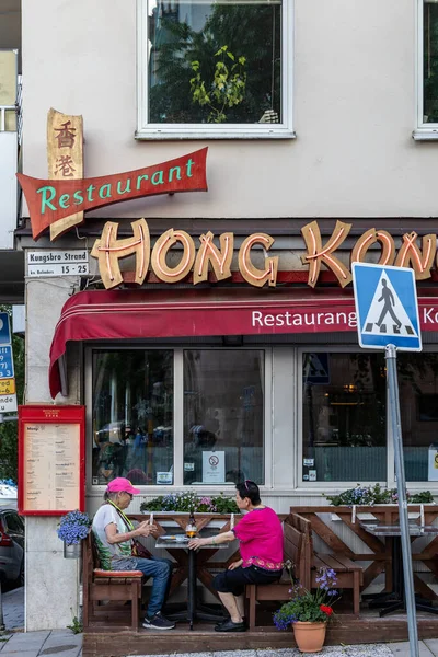 Стокгольм Швеція Люди Сидять Відкритому Повітрі Китайському Ресторані Гонконзі — стокове фото