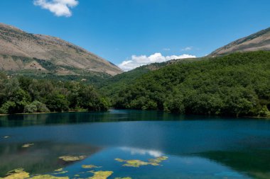 Sarande, Arnavutluk Dağlardaki Mavi Göz soğuk bahar.