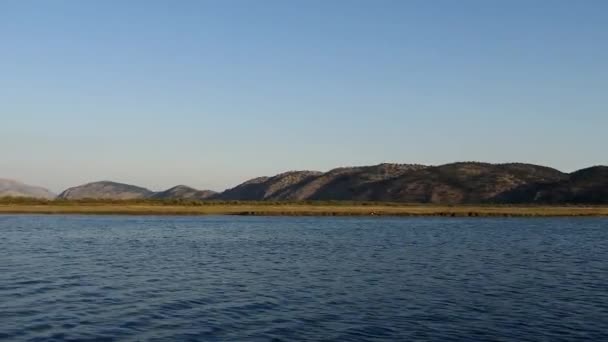 Ksamil Albania Small Motorboat Approaches Ali Pasha Castle Coast — Stockvideo