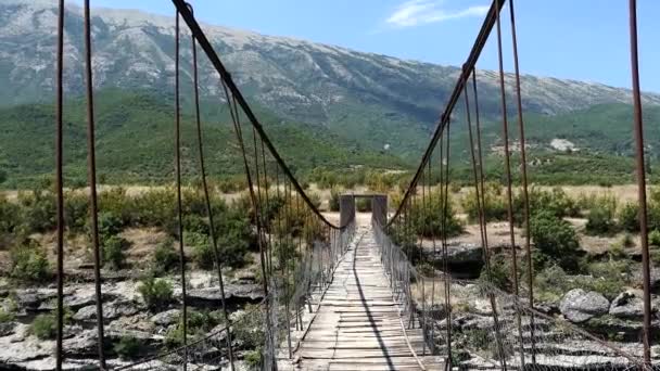 Permet Albania Ponte Calpestabile Legno Acciaio Sul Fiume Vjosa — Video Stock