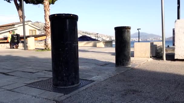 Saranda Albânia Bollards Rodoviários Automáticos Para Cima Para Baixo — Vídeo de Stock