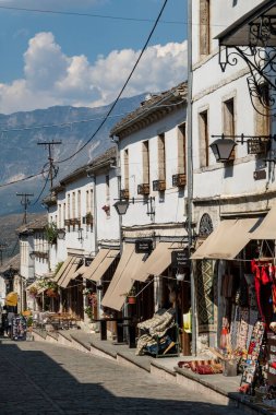 Cirokaster, Arnavutluk Eski çarşıdaki ya da eski kasabadaki Mian alışveriş caddesi.