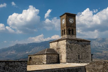 Cirokaster, Arnavutluk Bir Unesco şantiyesi olan Cirokaster Şatosu 'nun saat kulesi.