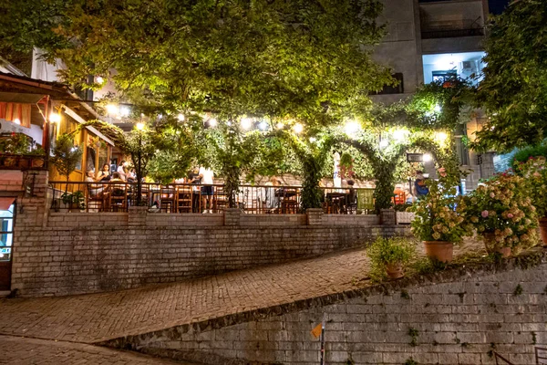 Gjirokaster Albânia Pessoas Restaurante Livre Noite — Fotografia de Stock