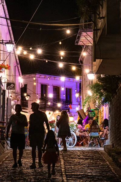 Gjirokaster Albaniapeople Walking Coblestoned Street Night Restaurant — Stock Photo, Image