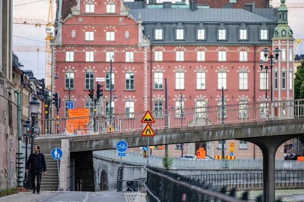 Stockholm Sweden Man Walks Canal Gamla Stan Old Town — Stock Fotó