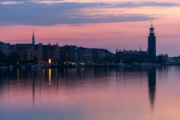 Stockholm Sweden City Hall Stadshuset Dawn Reflected Riddarjarden — Stok fotoğraf