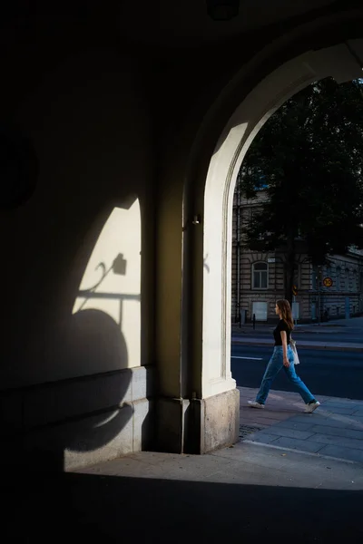 Stockholm Sweden Pedestrian Walks Arched Portico Shadow Street Lamp Fleminggatan — Foto de Stock