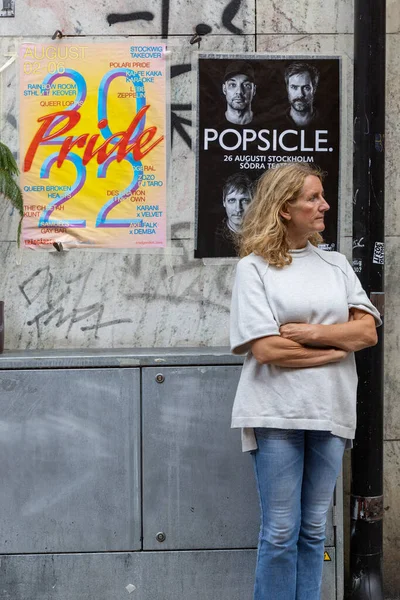 Stockholm Sweden Woman Stabnds Nytorget Sodermalm Hip Fancy District Different — Fotografia de Stock