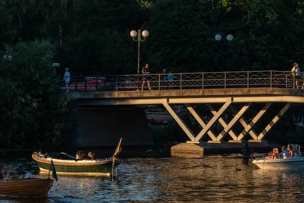 Stockholm Sweden People Enjoying Setting Sun Samll Canal Sodermalm Known — Stockfoto