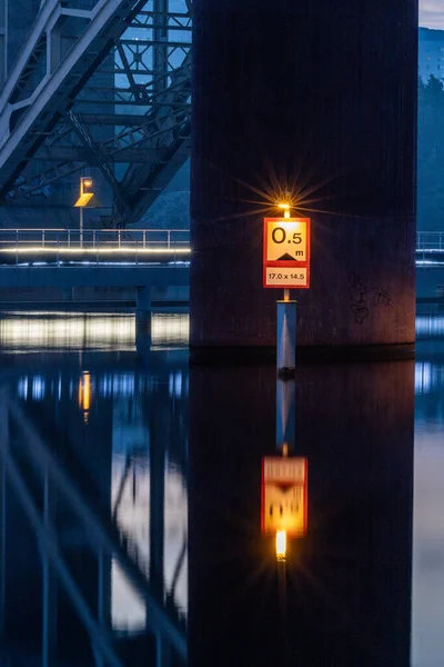 Стокгольм Швеция Судовой Знак Мостом Заливе Арставикен — стоковое фото