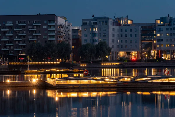 Стокгольм Швеція Освітлював Плавучі Платформи Вночі Районі Лілехольмскайєн — стокове фото