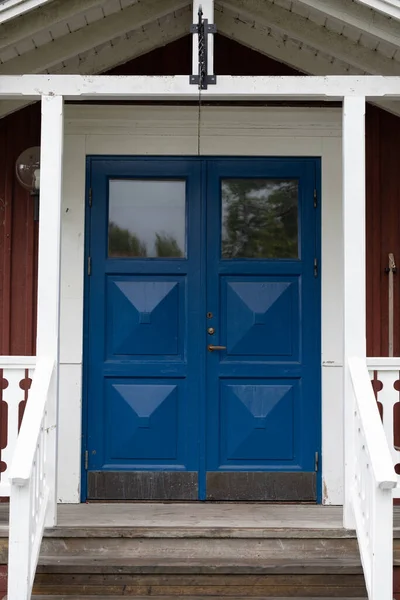 Skelleftea Швеция Голубая Дверь Лестница Старом Доме — стоковое фото