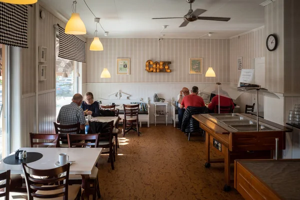 Arvidsjaur Σουηδία Άνθρωποι Μέσα Ένα Μικρό Καφέ Στο Κέντρο Της — Φωτογραφία Αρχείου