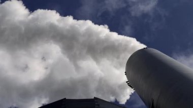 Kopenhag, Danimarka Buharı Copen Hill kayak pistindeki bacadan ve ultra modern enerji santralinden geliyor.