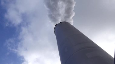 Kopenhag, Danimarka Buharı Copen Hill kayak pistindeki bacadan ve ultra modern enerji santralinden geliyor.
