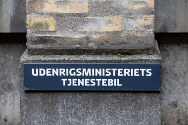 Danimarka 'nın Kopenhag kentinde, Danimarka Dışişleri Bakanlığı otoparkında 