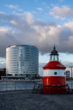 Kopenhag, Danimarka Kuzey Liman bölgesinde Portland Kuleleri ve küçük deniz feneri inşaatı.