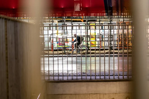 Koppenhága Dánia Egy Bicikliző Ember Utcai Jelenete Norreport Állomáson — Stock Fotó